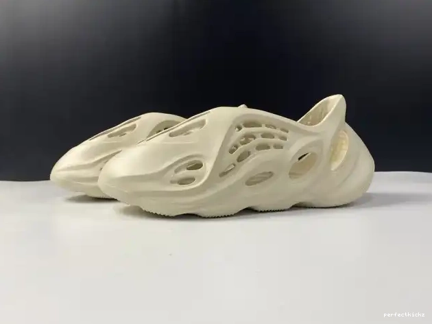 Foam RNNR FY4567 Sand Adidas Yeezy 0508